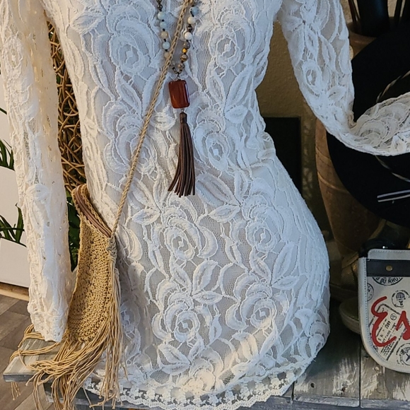 BEAUTIFUL CREAMY WHITE LACE LINED MIDI DRESS - Picture 11 of 16